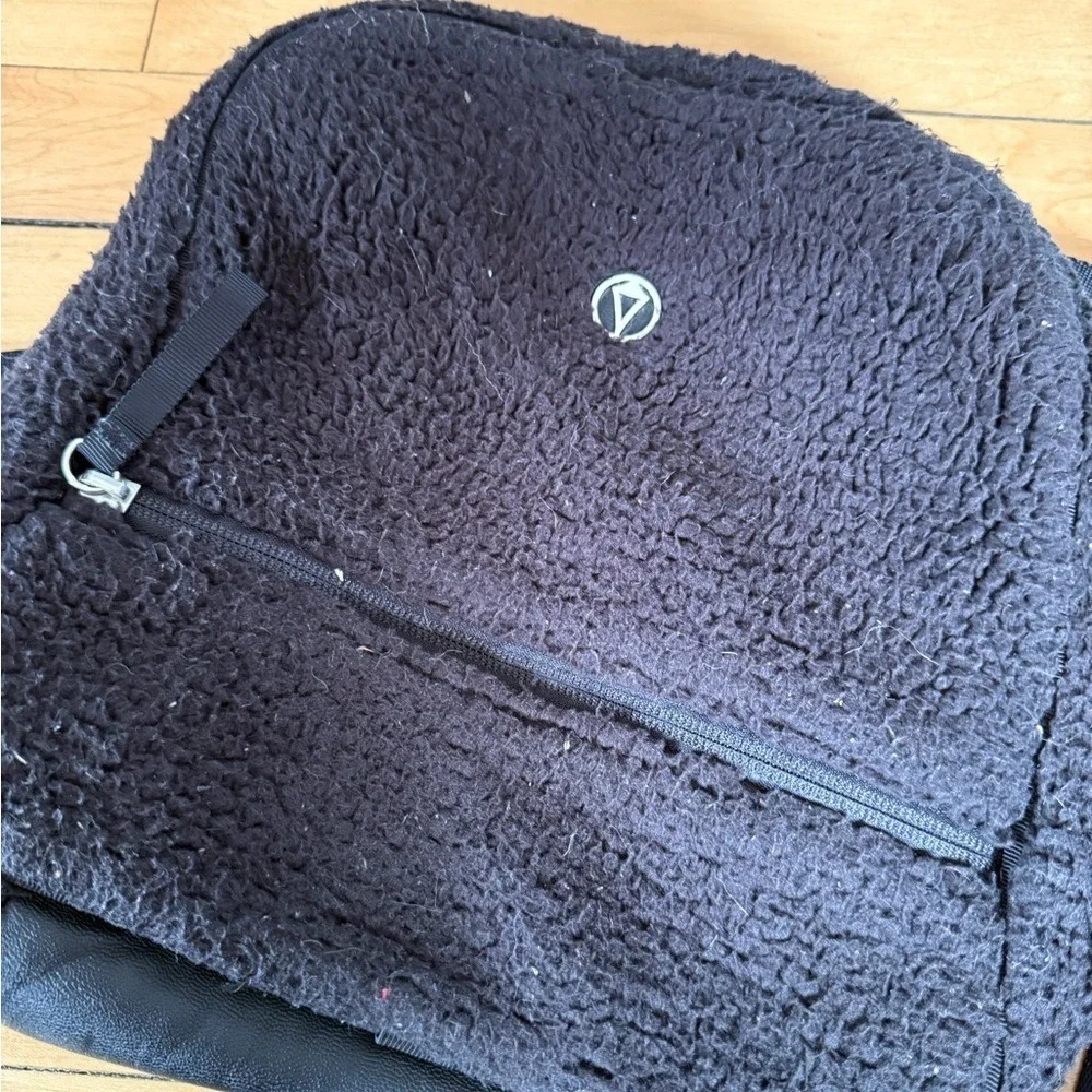 Ivivaa black Sherpa‎ backpack